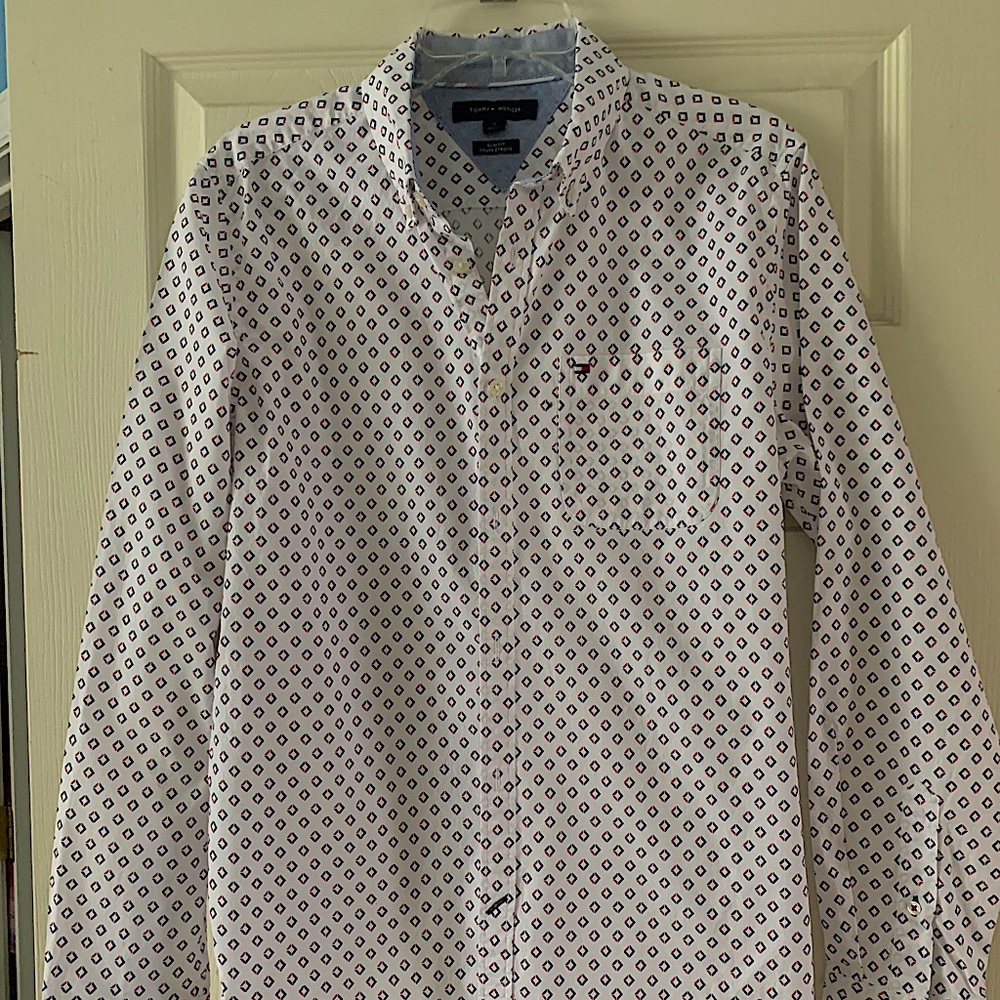 TOMMY BUTTON DOWN